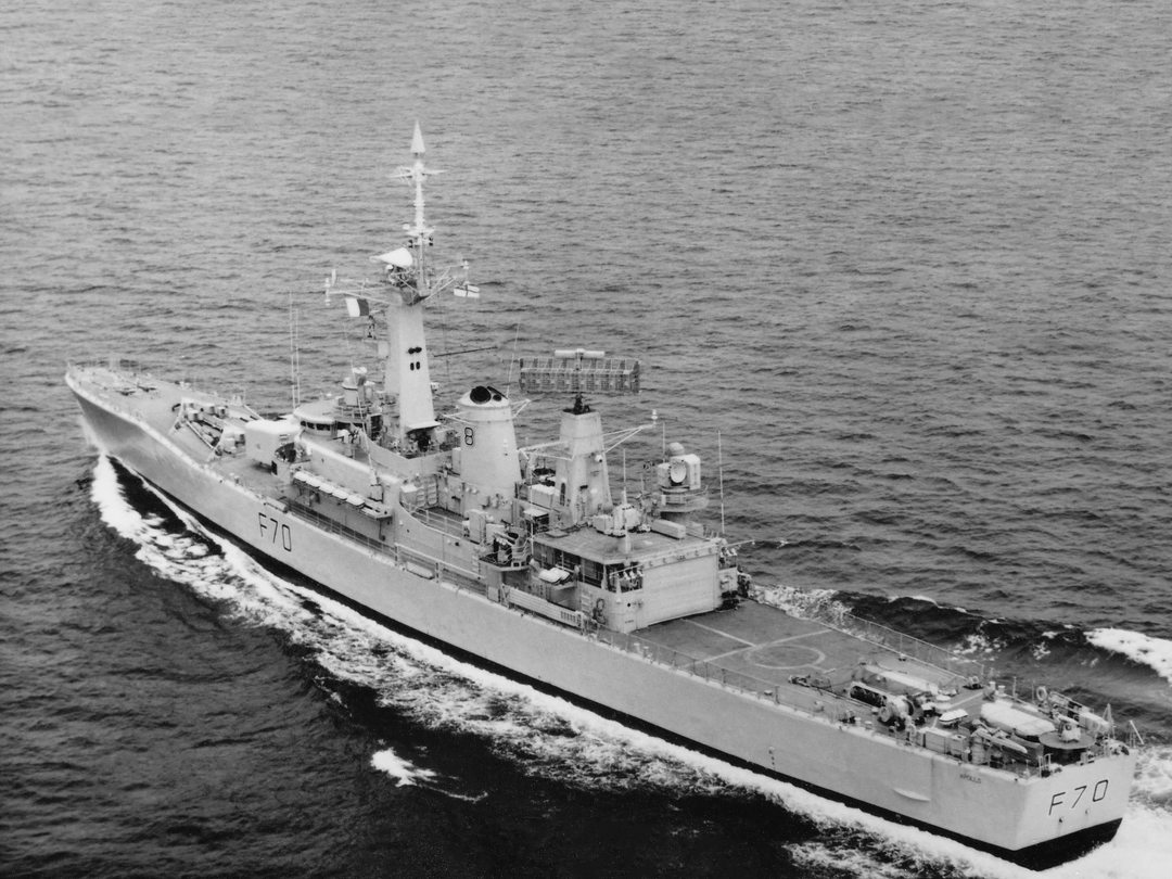 HMS Apollo (F70) Royal Navy Leander Class Frigate High Port Quarter View Photo Print Wall Art Decor Posters, Prints, & Visual Artwork Hampshire Prints 6 x 4 No Frame No
