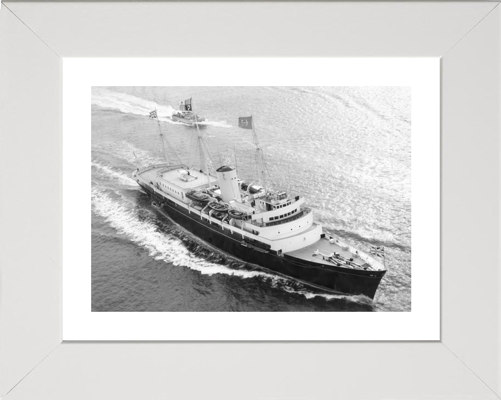 HMY Britannia Royal Yacht Underway Photo Print - Posters, Prints, & Visual Artwork - by Hampshire Prints (image 4 of 9)