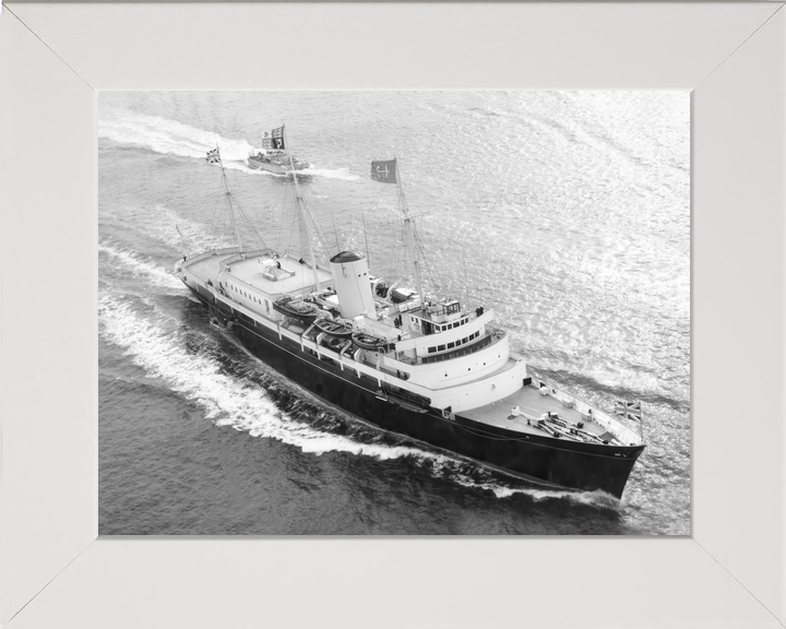 HMY Britannia Royal Yacht Underway Photo Print - Posters, Prints, & Visual Artwork - by Hampshire Prints (image 5 of 9)