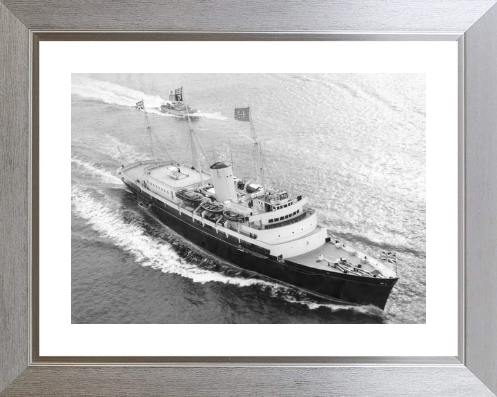 HMY Britannia Royal Yacht Underway Photo Print - Posters, Prints, & Visual Artwork - by Hampshire Prints (image 6 of 9)