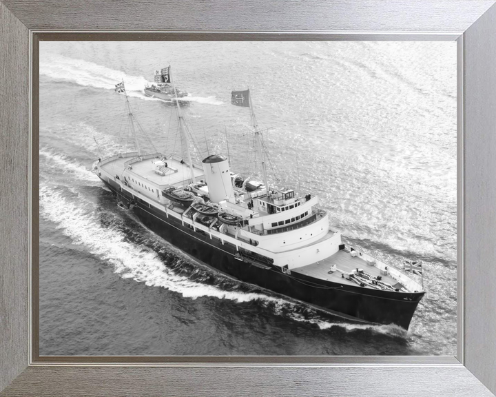 HMY Britannia Royal Yacht Underway Photo Print - Posters, Prints, & Visual Artwork - by Hampshire Prints (image 7 of 9)