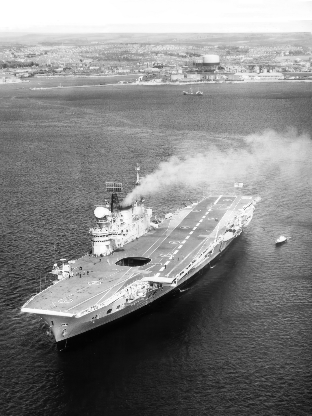 HMS Eagle (R05) Royal Navy Audacious Class Aircraft Carrier High Port Bow View Photo Print Wall Art Decor Posters, Prints, & Visual Artwork Hampshire Prints 6 x 4 No Frame No