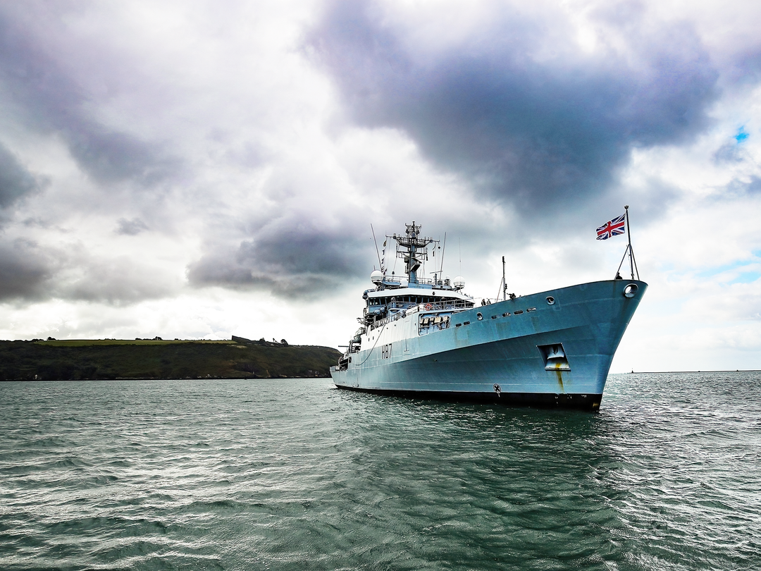 HMS Echo (H87) Royal Navy Echo Class Survey Vessel At Anchor Photo Print Wall Art Decor Posters, Prints, & Visual Artwork Hampshire Prints 6 x 4 No Frame No