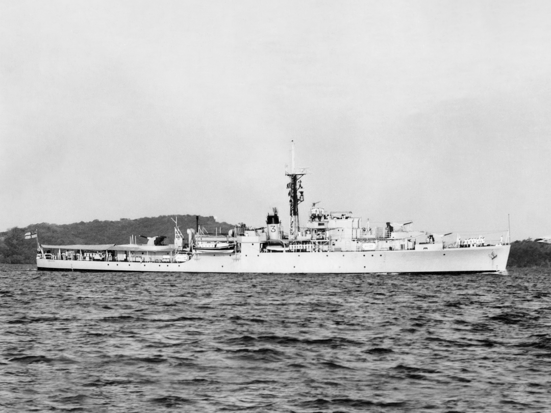HMS Crane (U23) Royal Navy Black Swan Class Sloop Starboard Beam View Photo Print Wall Art Decor Posters, Prints, & Visual Artwork Hampshire Prints 6 x 4 No Frame No