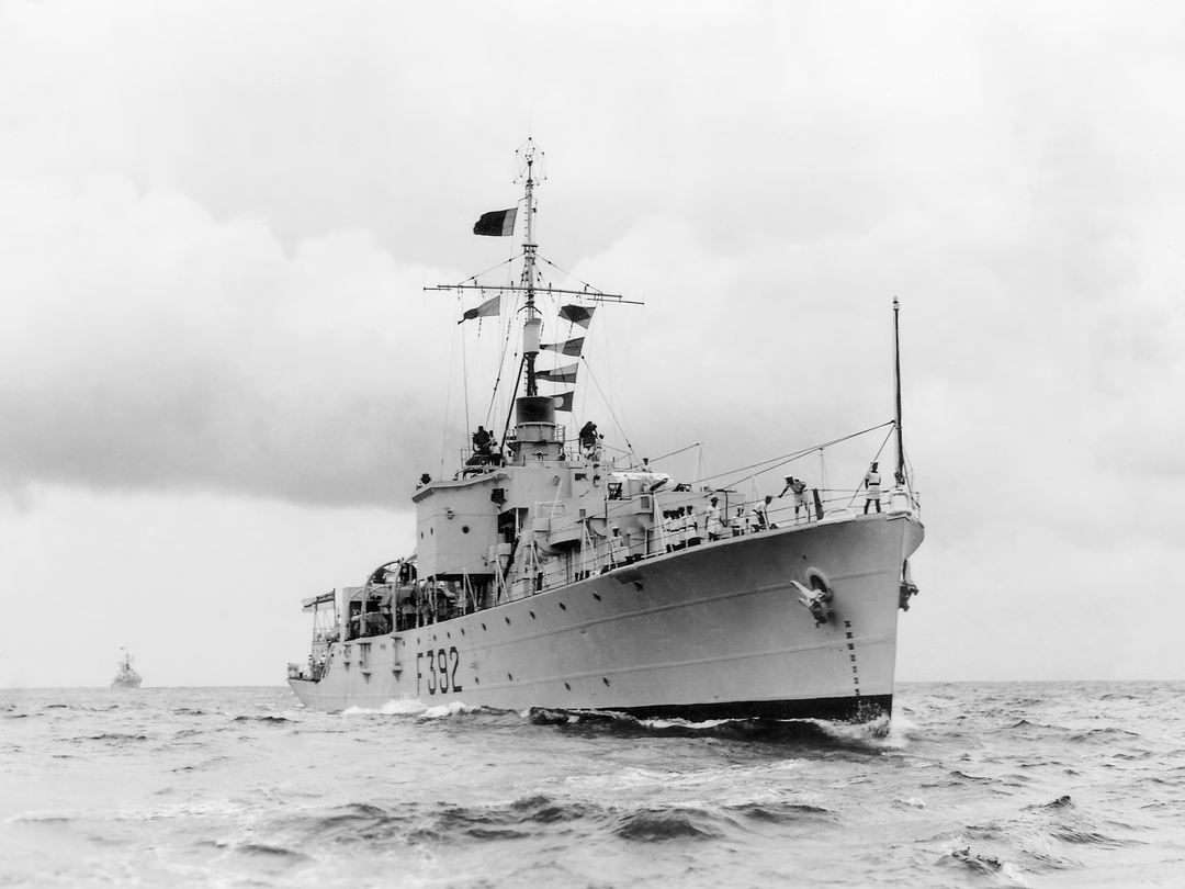 HMS Nadder F392 K392 River Class Frigate 1944 Photo Print - Posters, Prints, & Visual Artwork - by Hampshire Prints (image 1 of 9)