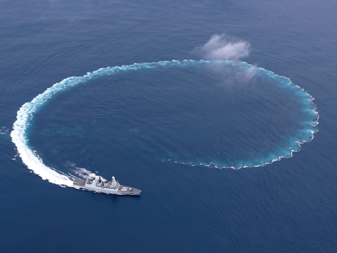 HMS Daring (D32) Royal Navy Type 45 Destroyer Circle Wake Photo Print Wall Art Decor Posters, Prints, & Visual Artwork Hampshire Prints 6 x 4 No Frame No