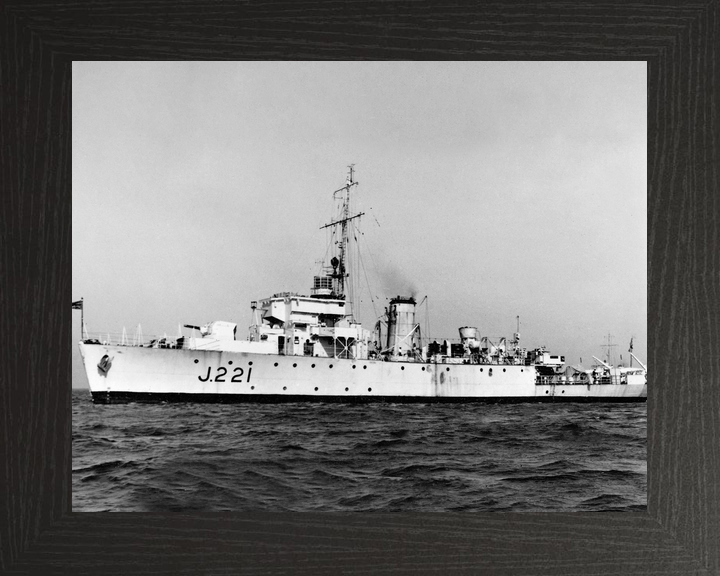 HMS Onyx J221 Algerine Class Minesweeper 1939 to 1945 Photo Print - Posters, Prints, & Visual Artwork - by Hampshire Prints (image 3 of 9)