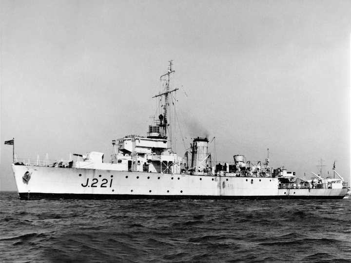 HMS Onyx J221 Algerine Class Minesweeper 1939 to 1945 Photo Print - Posters, Prints, & Visual Artwork - by Hampshire Prints (image 1 of 9)