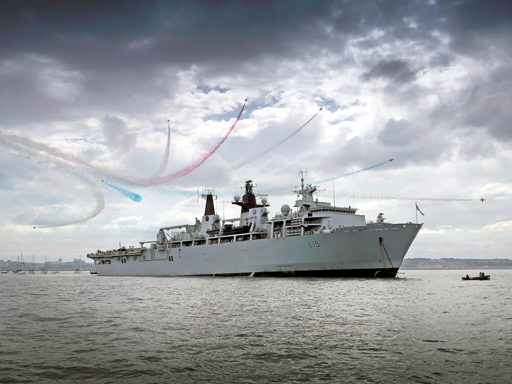 HMS Bulwark (L15) Royal Navy Albion Class Amphibious Ship With Red arrows Photo Print Wall Art Decor Posters, Prints, & Visual Artwork Hampshire Prints 6 x 4 No Frame No