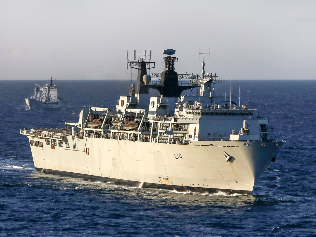 HMS Albion (L14) Royal Navy Albion Class Amphibious Ship Starboard Bow View Photo Print Wall Art Naval Decor Posters, Prints, & Visual Artwork Hampshire Prints 6 x 4 No Frame No