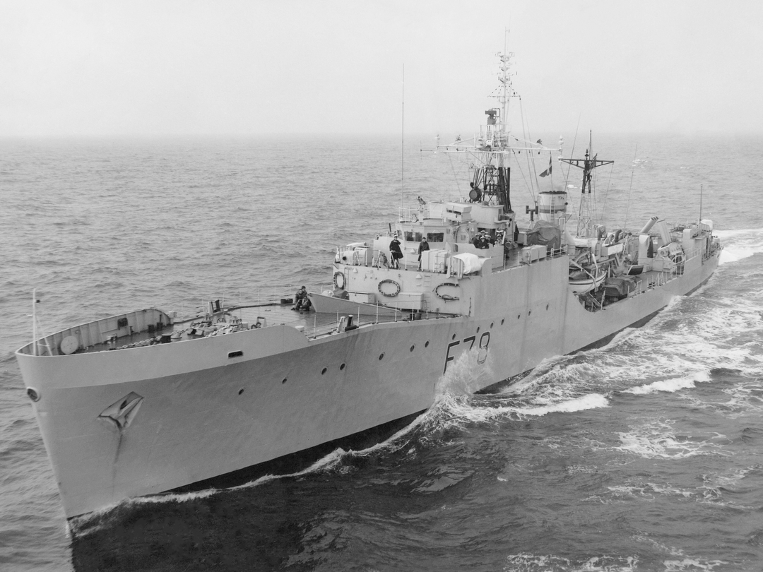 HMS Blackwood (F78) Royal Navy Blackwood Class Frigate Underway Photo Print Wall Art Decor Posters, Prints, & Visual Artwork Hampshire Prints 6 x 4 No Frame No