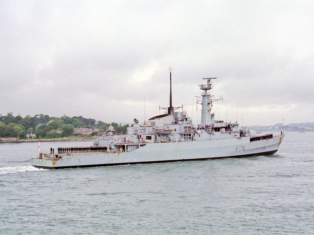 HMS Alacrity (F174) Royal Navy Type 21 Frigate Starboard View Photo Print Wall Art Decor Posters, Prints, & Visual Artwork Hampshire Prints 6 x 4 No Frame No