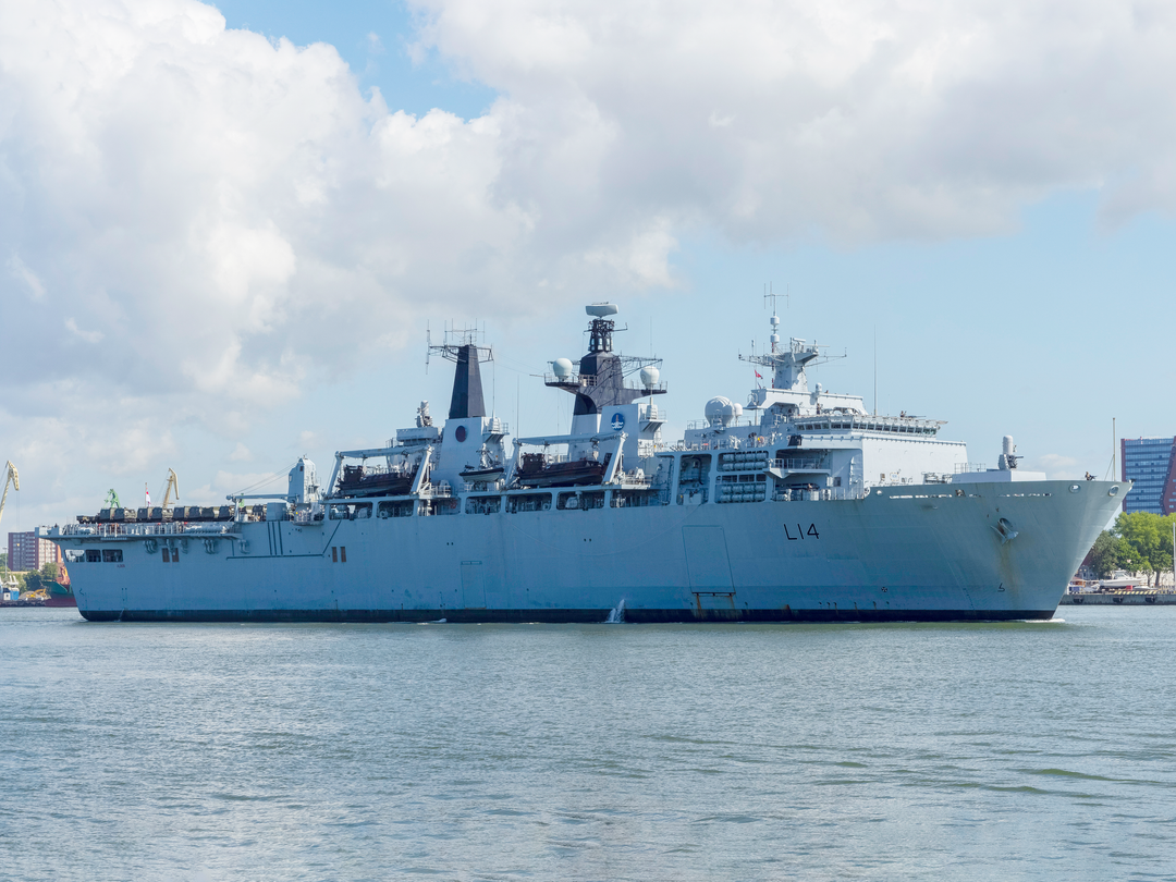 HMS Albion (L14) Royal Navy Albion Class Amphibious Ship Low Starboard View Photo Print Wall Art Naval Decor Posters, Prints, & Visual Artwork Hampshire Prints 6 x 4 No Frame No
