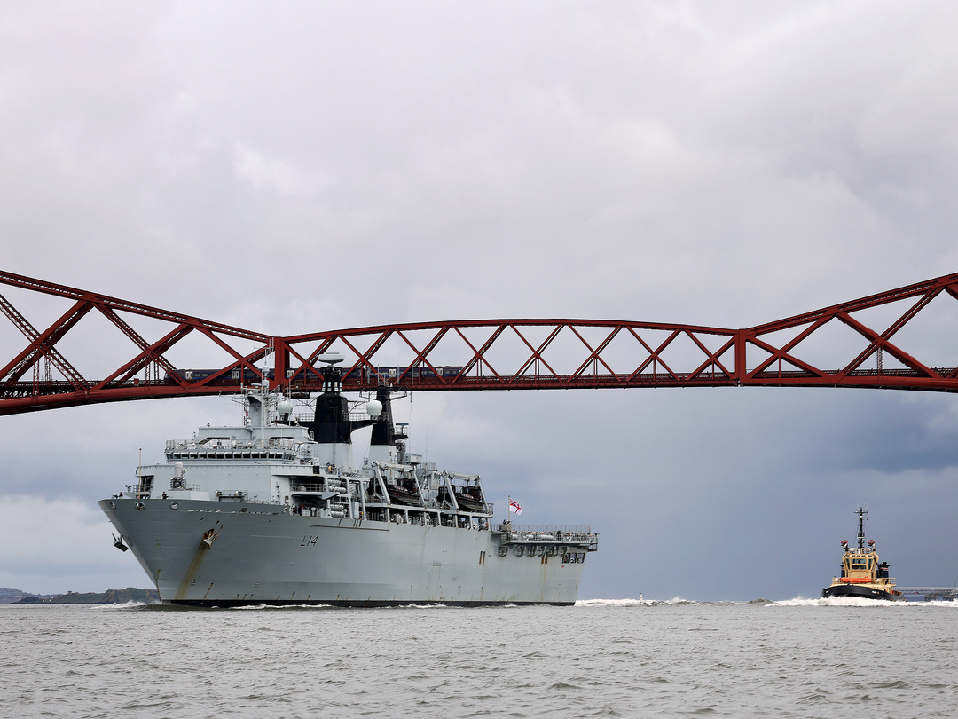 HMS Albion (L14) Royal Navy Albion Class Amphibious Ship Firth of Forth Photo Print Wall Art Naval Decor Posters, Prints, & Visual Artwork Hampshire Prints 6 x 4 No Frame No