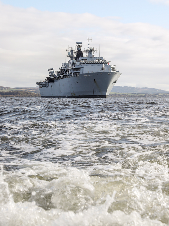 HMS Albion (L14) Royal Navy Albion Class Amphibious Ship Low Starboard Bow View Photo Print Wall Art Naval Decor Posters, Prints, & Visual Artwork Hampshire Prints 6 x 4 No Frame No