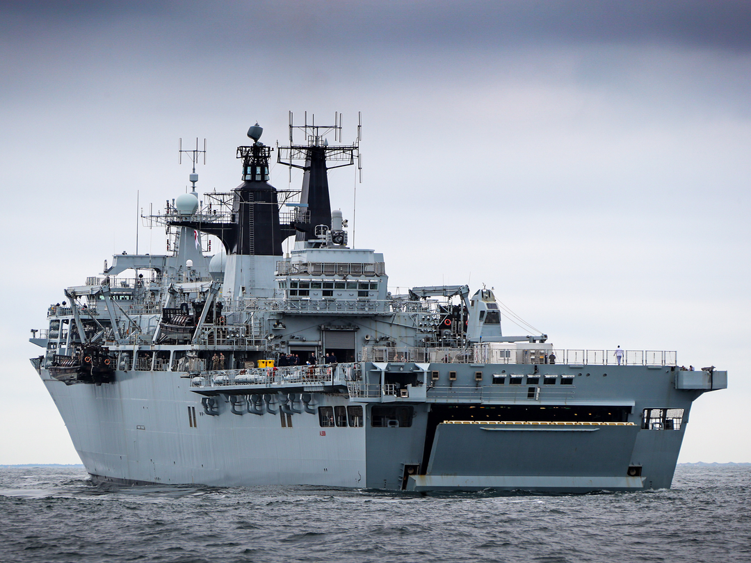 HMS Albion (L14) Royal Navy Albion Class Amphibious Ship Port Quarter View Photo Print Wall Art Naval Decor Posters, Prints, & Visual Artwork Hampshire Prints 6 x 4 No Frame No