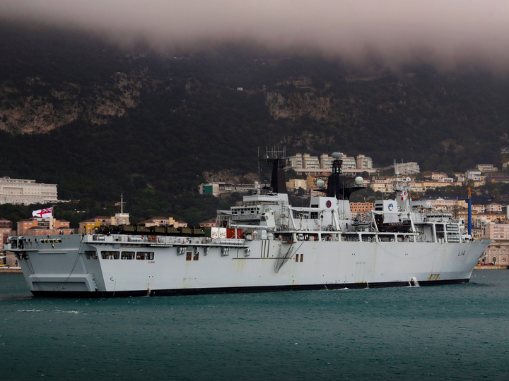 HMS Albion (L14) Royal Navy Albion Class Amphibious Ship Entering Harbour Photo Print Wall Art Naval Decor Posters, Prints, & Visual Artwork Hampshire Prints 6 x 4 No Frame No