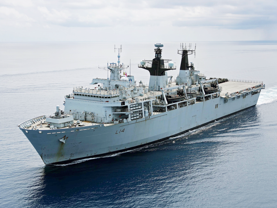 HMS Albion (L14) Royal Navy Albion Class Amphibious Ship High Starboard Bow View at Sea Photo Print Wall Art Decor Posters, Prints, & Visual Artwork Hampshire Prints 6 x 4 No Frame No