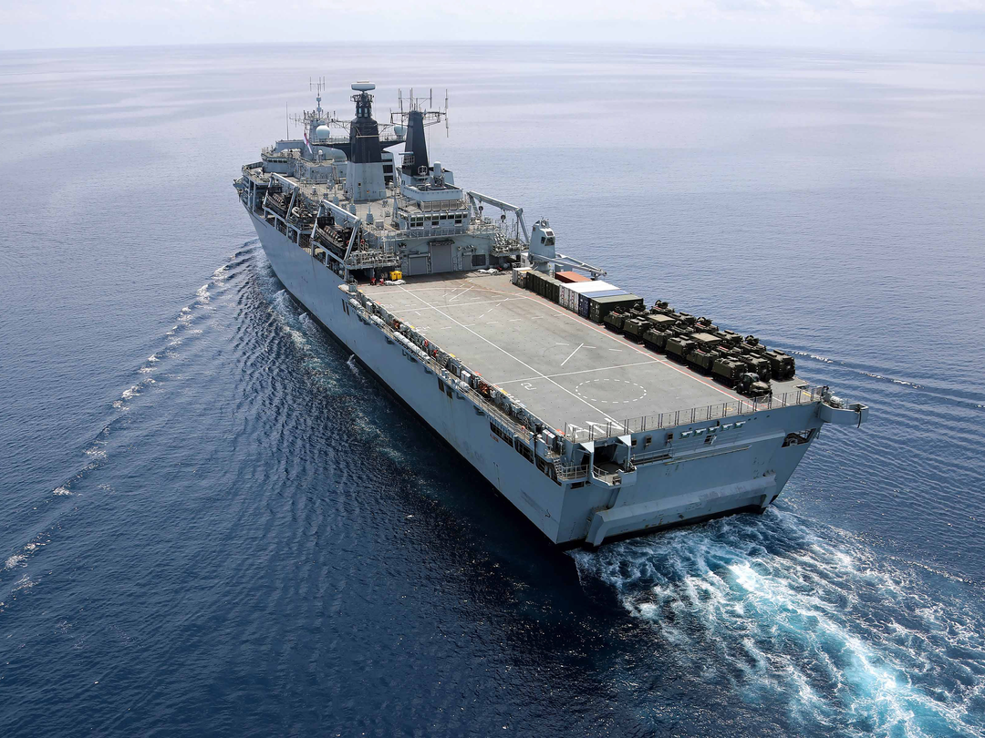 HMS Albion (L14) Royal Navy Albion Class Amphibious Ship High Starboard Quarter View Photo Print Wall Art Naval Decor Posters, Prints, & Visual Artwork Hampshire Prints 6 x 4 No Frame No