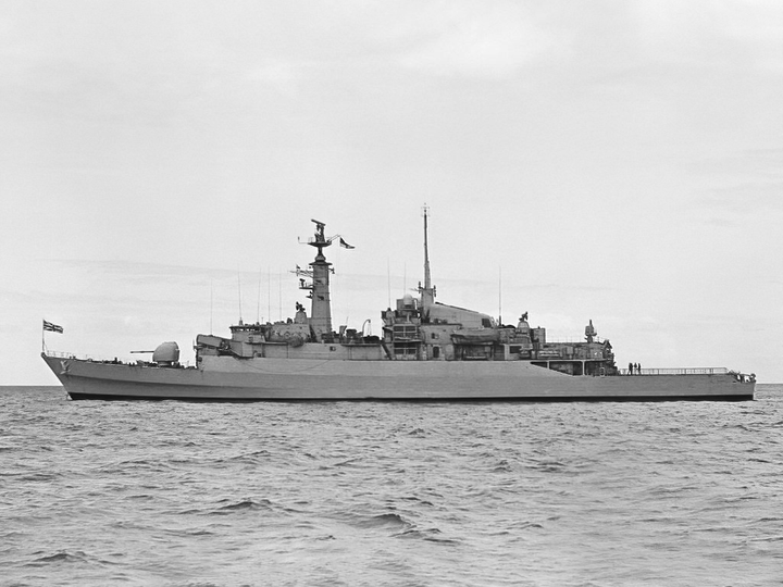 HMS Antelope (F170) Royal Navy Type 21 Frigate Low Port Beam View Photo Print Wall Art Decor Posters, Prints, & Visual Artwork Hampshire Prints 6 x 4 No Frame No