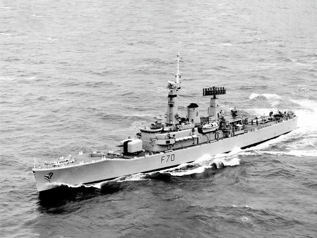 HMS Apollo (F70) Royal Navy Leander Class Frigate Underway Port View Photo Print Wall Art Decor Posters, Prints, & Visual Artwork Hampshire Prints 6 x 4 No Frame No