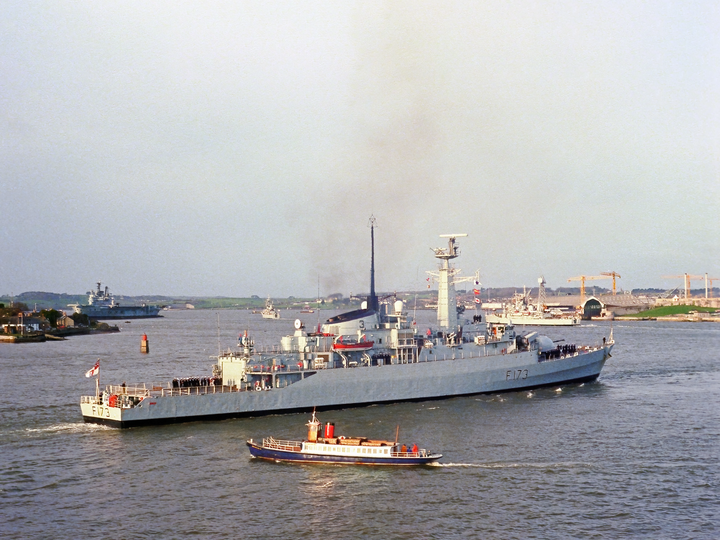 HMS Arrow (F173) Royal Navy Type 21 Frigate Entering Harbour Photo Print Wall Art Decor Posters, Prints, & Visual Artwork Hampshire Prints 6 x 4 No Frame No