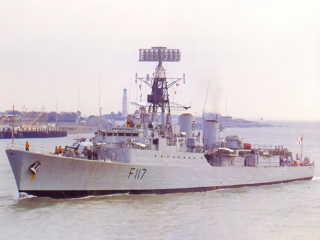 HMS Ashanti (F117) Royal Navy Tribal Class Frigate Entering Portsmouth Photo Print Wall Art Decor Posters, Prints, & Visual Artwork Hampshire Prints 6 x 4 No Frame No