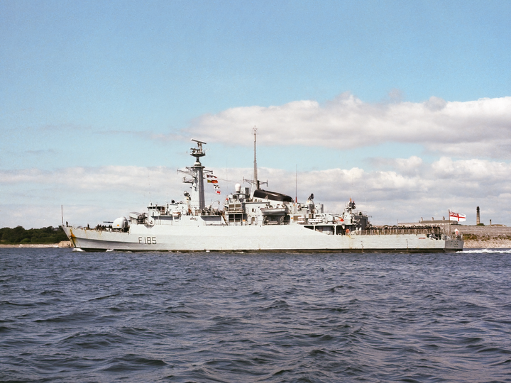 HMS Avenger (F185) Royal Navy Type 21 Frigate Port Beam View Photo Print Wall Art Decor Posters, Prints, & Visual Artwork Hampshire Prints 6 x 4 No Frame No