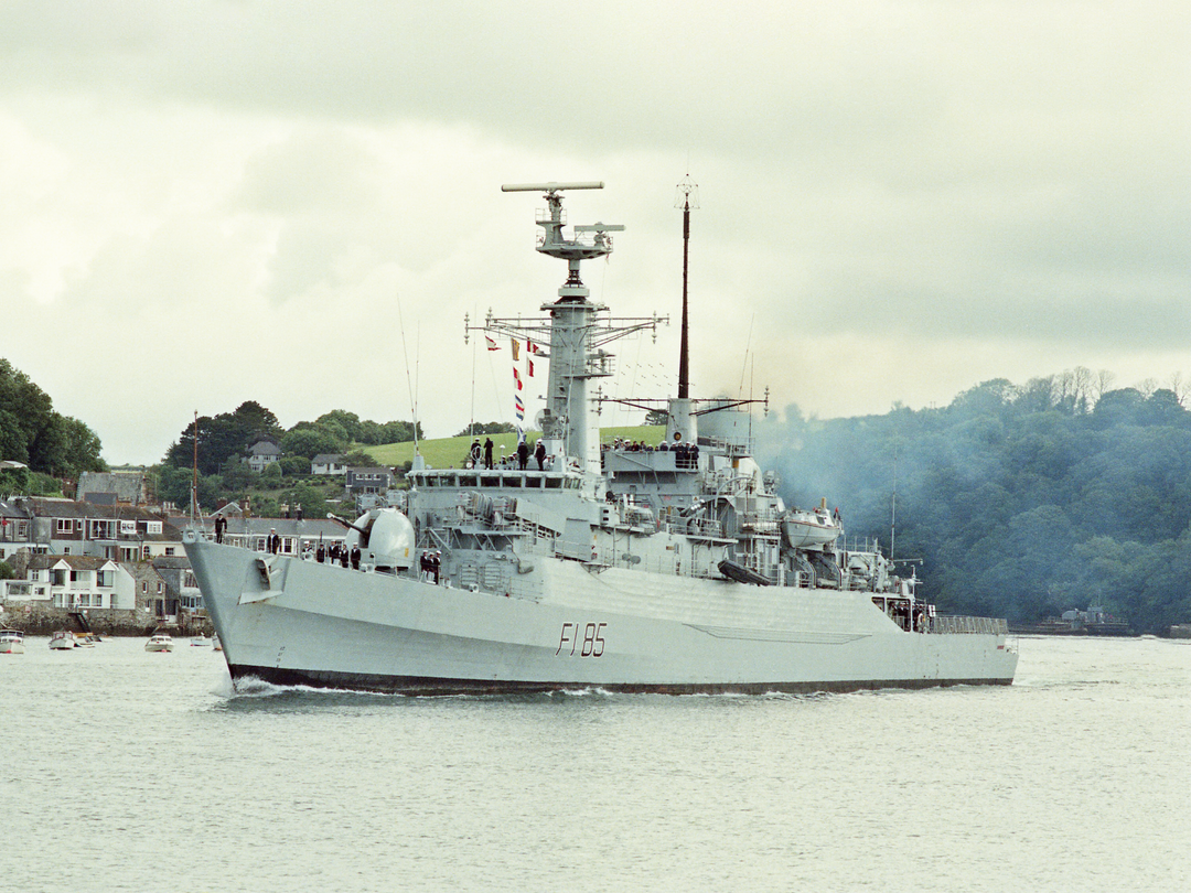 HMS Avenger (F185) Royal Navy Type 21 Frigate Port Bow View Photo Print Wall Art Decor Posters, Prints, & Visual Artwork Hampshire Prints 6 x 4 No Frame No