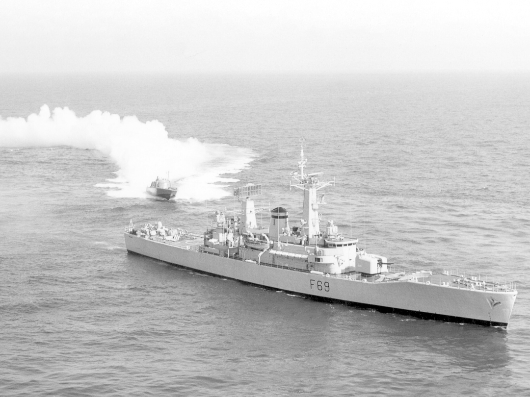 HMS Bacchante (F69) Royal Navy Leander Class Frigate With Patrol Vessel Photo Print Wall Art Decor Posters, Prints, & Visual Artwork Hampshire Prints 6 x 4 No Frame No
