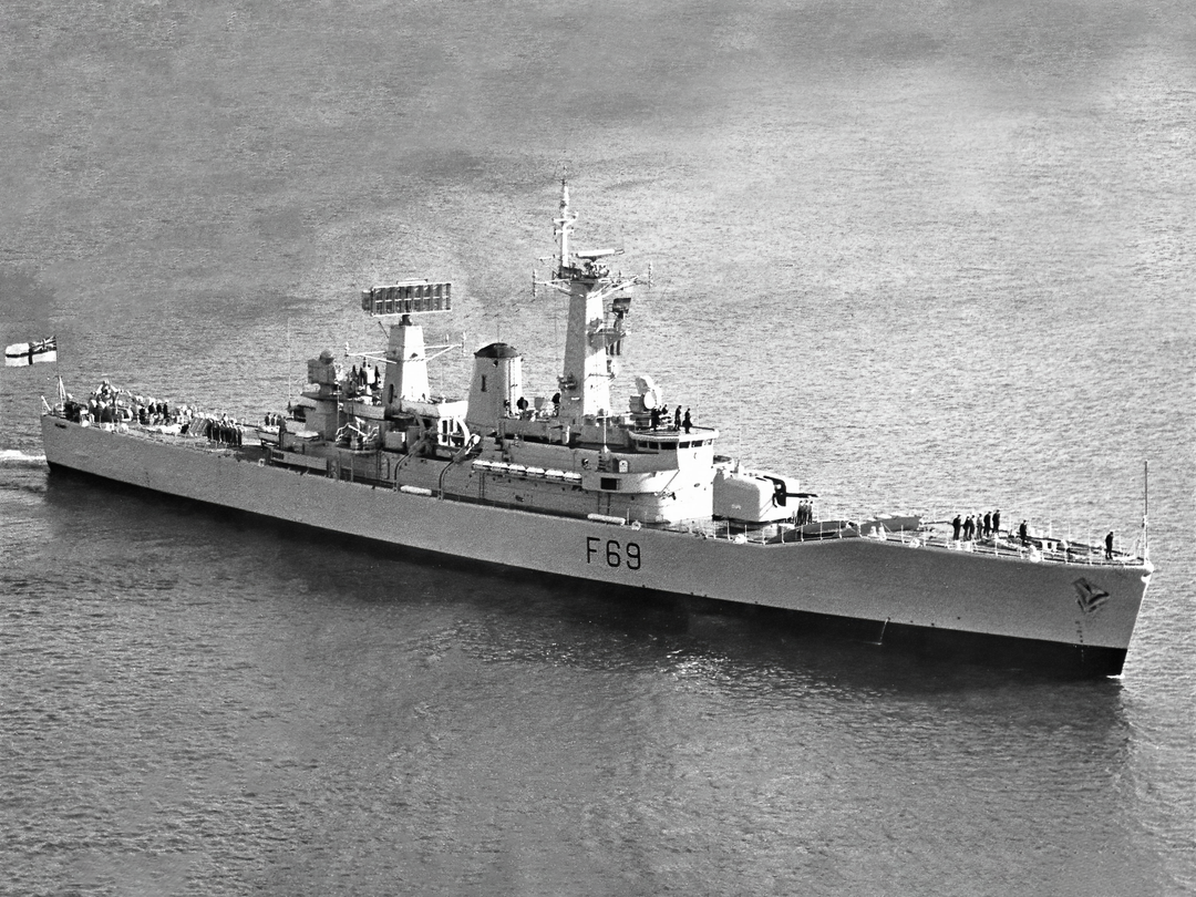 HMS Bacchante (F69) Royal Navy Leander Class Frigate High Starboard Bow View Photo Print Wall Art Decor Posters, Prints, & Visual Artwork Hampshire Prints 6 x 4 No Frame No