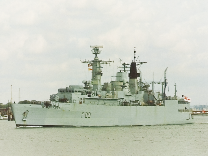 HMS Battleaxe (F89) Royal Navy Type 22 Frigate Departing Portsmouth Photo Print Wall Art Decor Posters, Prints, & Visual Artwork Hampshire Prints 6 x 4 No Frame No