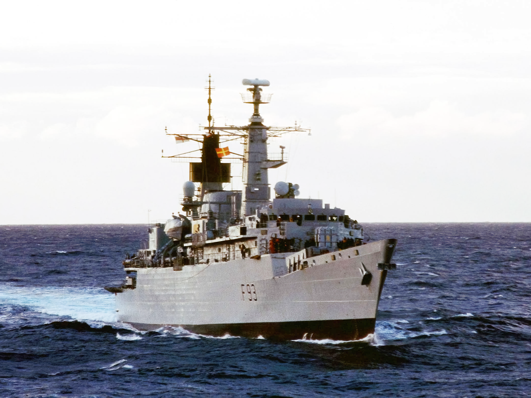 HMS Beaver (F93) Royal Navy Type 22 Frigate Starboard Bow View Photo Print Wall Art Decor Posters, Prints, & Visual Artwork Hampshire Prints 6 x 4 No Frame No