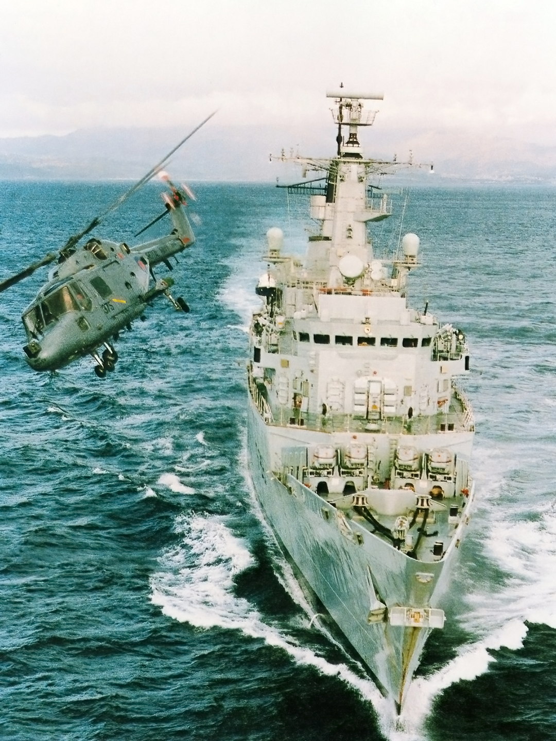 HMS Beaver (F93) Royal Navy Type 22 Frigate Bow View With Helicopter Photo Print Wall Art Decor Posters, Prints, & Visual Artwork Hampshire Prints 6 x 4 No Frame No