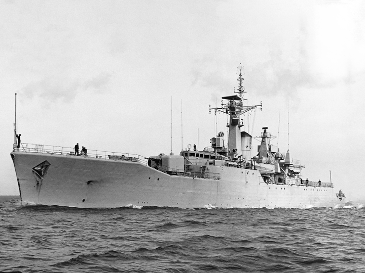 HMS Berwick (F115) Royal Navy Rothesay Class Frigate Port Side View Photo Print Wall Art Decor Posters, Prints, & Visual Artwork Hampshire Prints 6 x 4 No Frame No