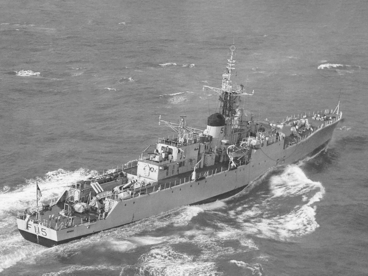 HMS Berwick (F115) Royal Navy Rothesay Class Frigate Underway Photo Print Wall Art Decor Posters, Prints, & Visual Artwork Hampshire Prints 6 x 4 No Frame No