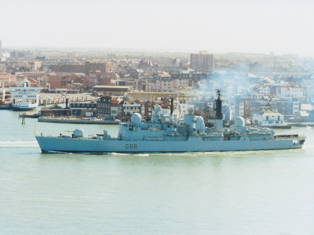 HMS Birmingham (D86) Royal Navy Type 42 Destroyer Passing Old Portsmouth Photo Print Wall Art Decor Posters, Prints, & Visual Artwork Hampshire Prints 6 x 4 No Frame No