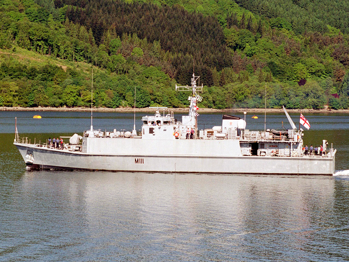 HMS Blyth (M111) Royal Navy Sandown Class Minehunter Leaving Harbour Photo Print Wall Art Decor Posters, Prints, & Visual Artwork Hampshire Prints 6 x 4 No Frame No