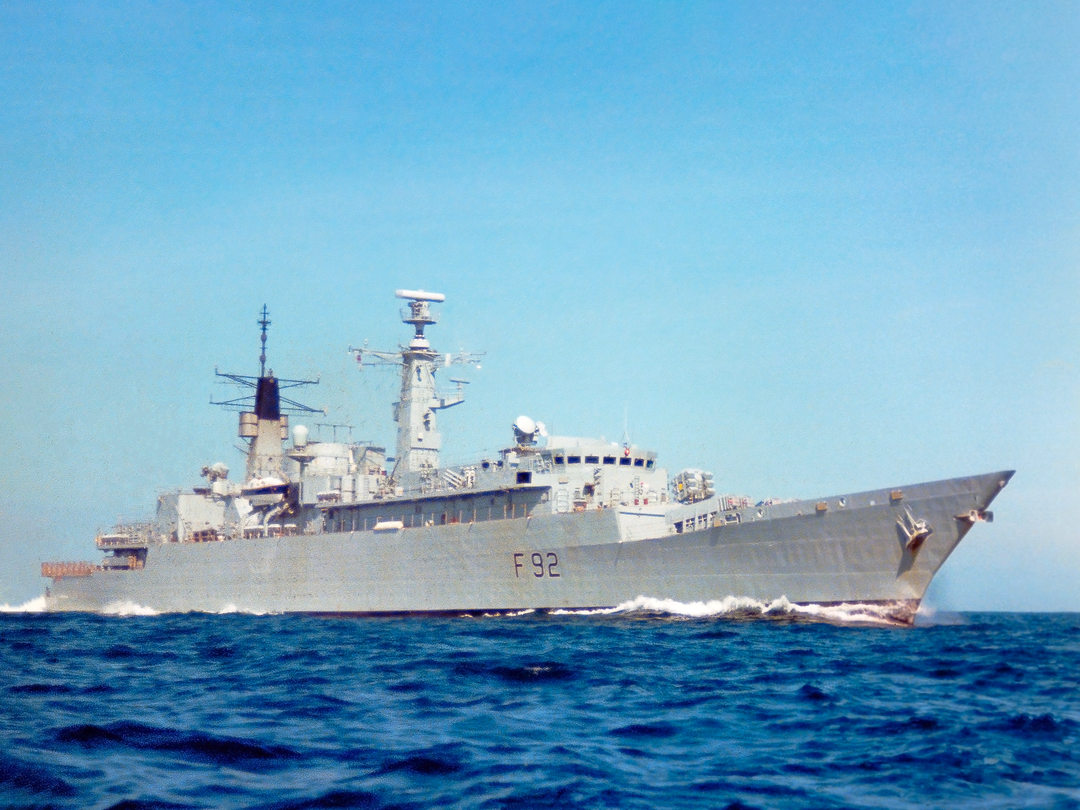 HMS Boxer (F92) Royal Navy Type 22 Frigate Low Starboard View Photo Print Wall Art Decor Posters, Prints, & Visual Artwork Hampshire Prints 6 x 4 No Frame No