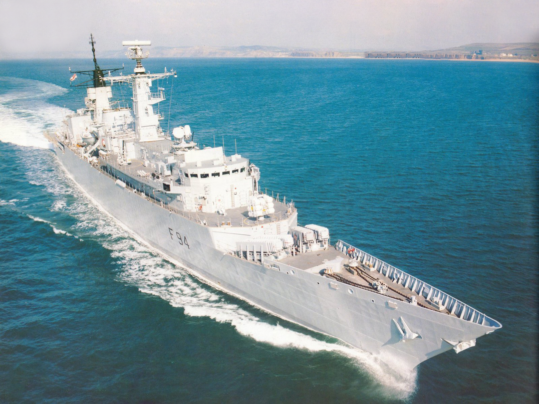 HMS Brave (F94) Royal Navy Type 22 Frigate High Starboard Bow View Photo Print Wall Art Decor Posters, Prints, & Visual Artwork Hampshire Prints 6 x 4 No Frame No