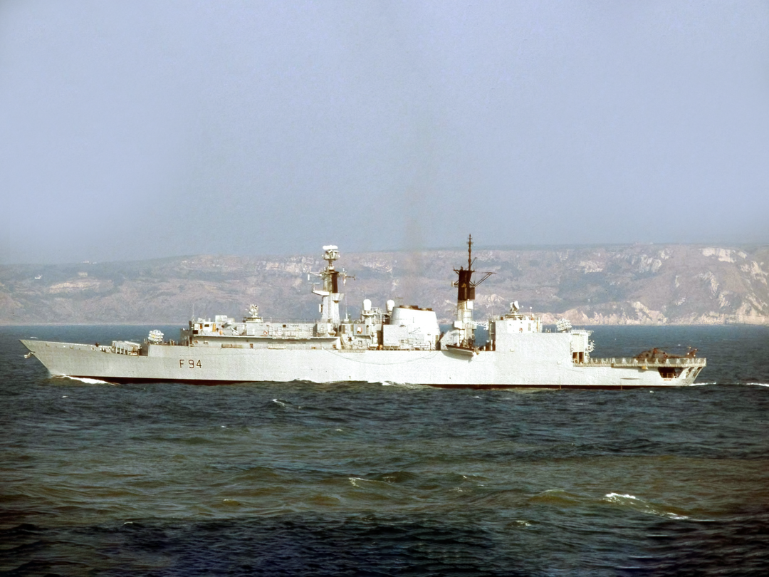 HMS Brave (F94) Royal Navy Type 22 Frigate Port Beam View Photo Print Wall Art Decor Posters, Prints, & Visual Artwork Hampshire Prints 6 x 4 No Frame No