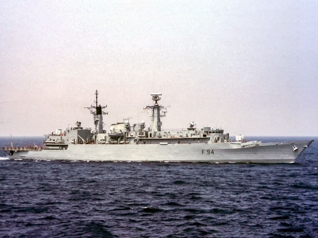 HMS Brave (F94) Royal Navy Type 22 Frigate Low Starboard Beam View Photo Print Wall Art Decor Posters, Prints, & Visual Artwork Hampshire Prints 6 x 4 No Frame No