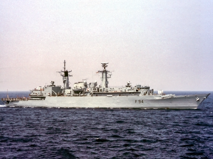 HMS Brave (F94) Royal Navy Type 22 Frigate Low Starboard Beam View Photo Print Wall Art Decor Posters, Prints, & Visual Artwork Hampshire Prints 6 x 4 No Frame No