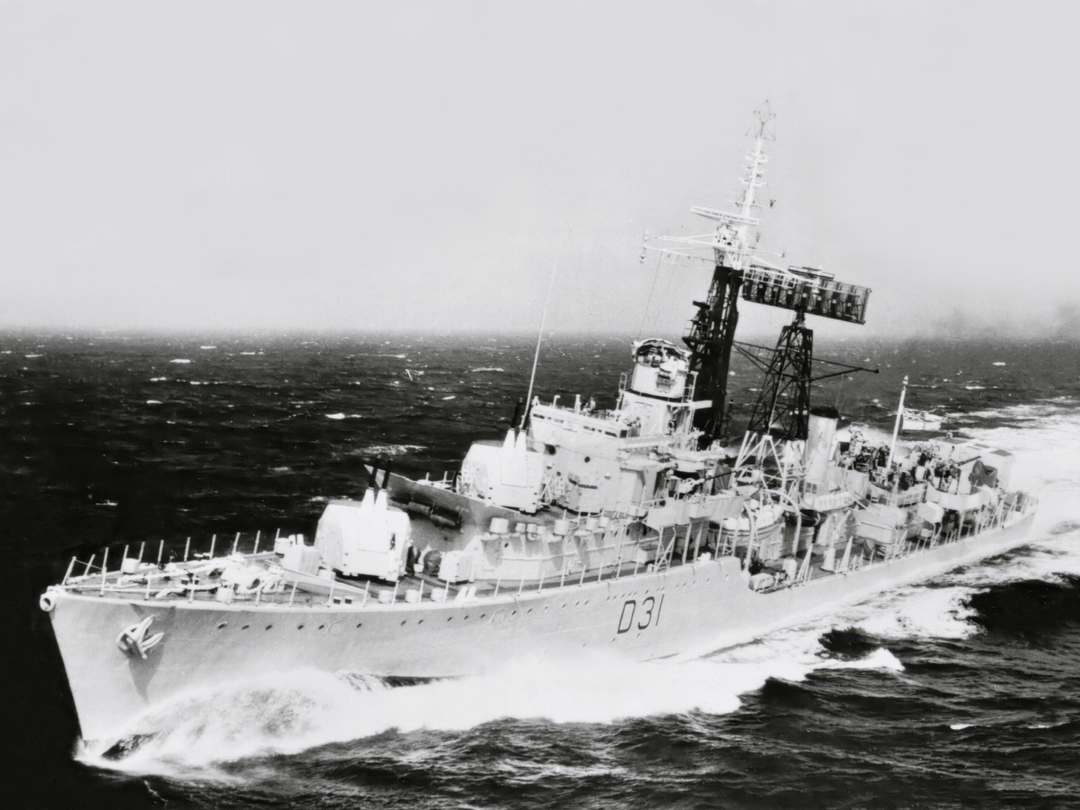 HMS Broadsword (D31) Royal Navy Weapon Class Destroyer Underway Photo Print Wall Art Decor Posters, Prints, & Visual Artwork Hampshire Prints 6 x 4 No Frame No
