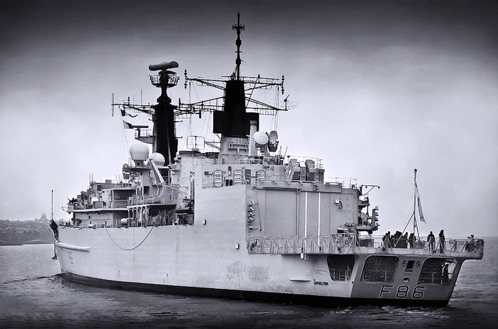 HMS Campbeltown (F86) Photo Print - In Black and White - Royal Navy Type 22 Frigate Posters, Prints, & Visual Artwork Hampshire Prints 6 x 4 No Frame No