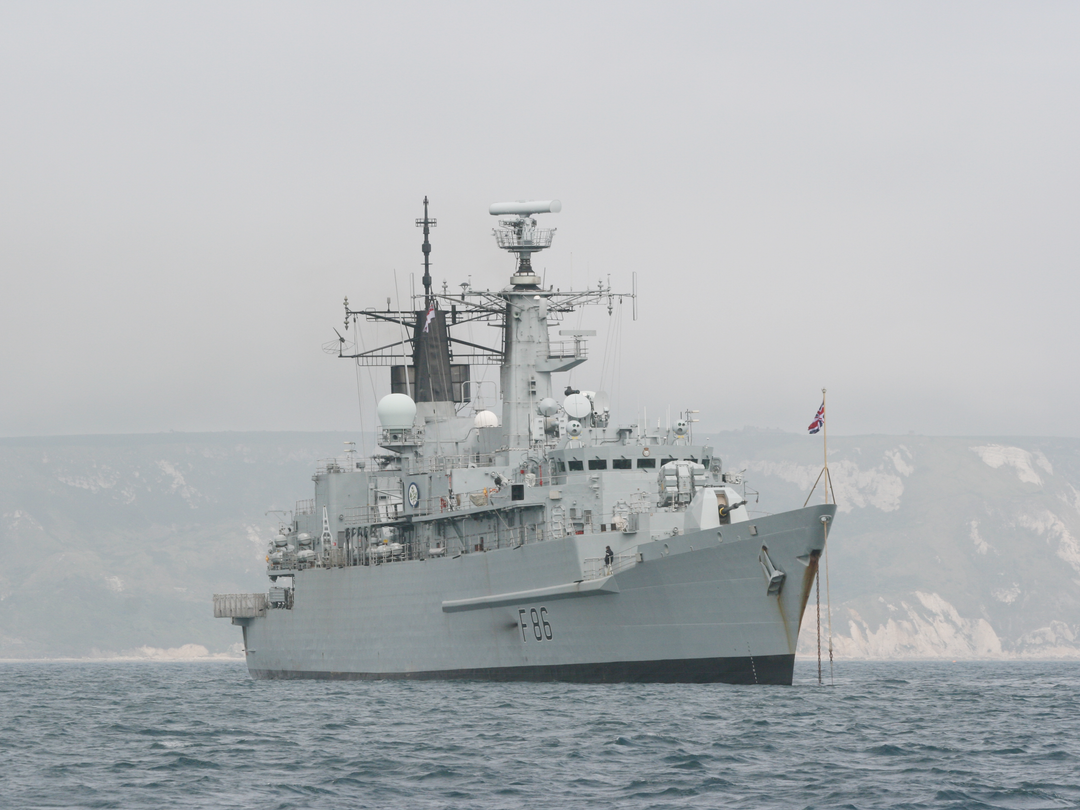 HMS Campbeltown (F86) Royal Navy Type 22 Frigate At Anchor Photo Print Wall Art Decor Posters, Prints, & Visual Artwork Hampshire Prints 6 x 4 No Frame No