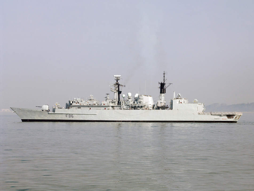 HMS Campbeltown (F86) Royal Navy Type 22 Frigate Port Beam Photo Print Wall Art Decor Posters, Prints, & Visual Artwork Hampshire Prints 6 x 4 No Frame No