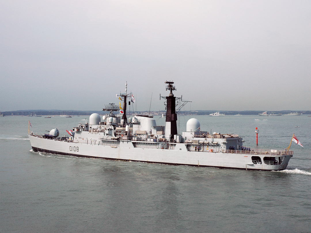 HMS Cardiff (D108) Royal Navy Type 42 Destroyer Leaving Harbour Port Side View Photo Print Wall Art Decor Posters, Prints, & Visual Artwork Hampshire Prints 6 x 4 No Frame No