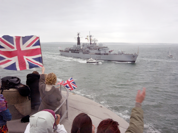 HMS Cardiff (D108) Royal Navy Type 42 Destroyer From The Round Tower Photo Print Wall Art Decor Posters, Prints, & Visual Artwork Hampshire Prints 6 x 4 No Frame No