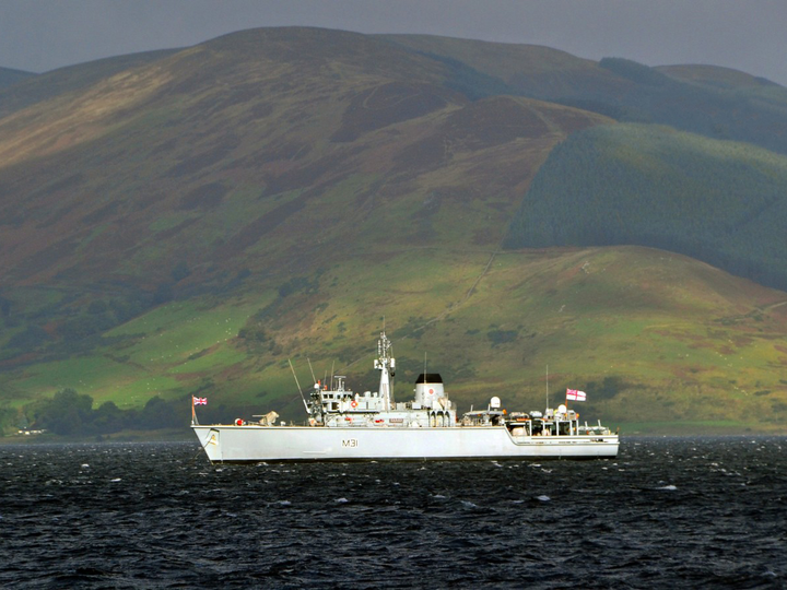 HMS Cattistock (M31) Royal Navy Hunt Class MineHunter at Anchor Photo Print Wall Art Decor Posters, Prints, & Visual Artwork Hampshire Prints 6 x 4 No Frame No